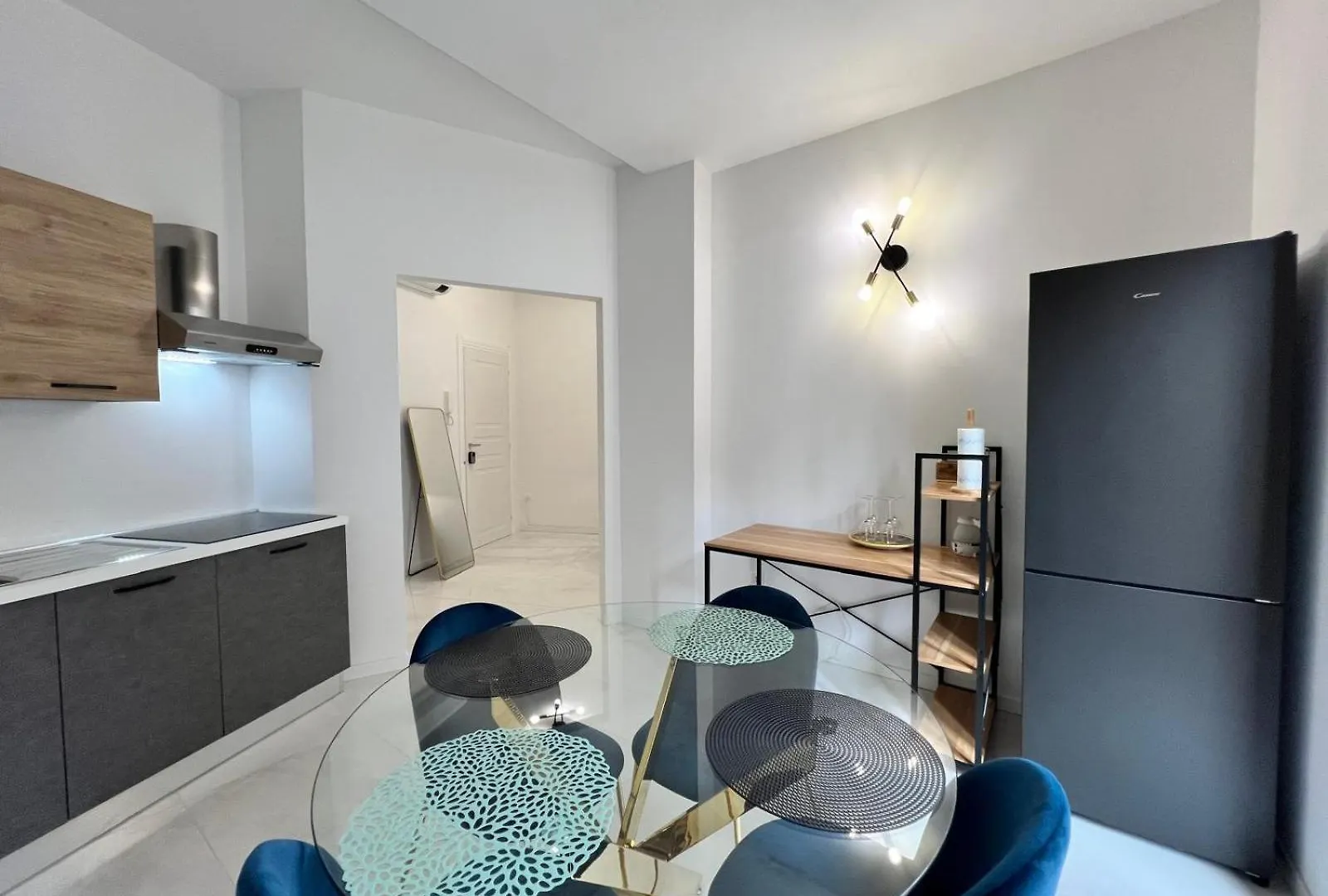 Frame Of Verona Apartments